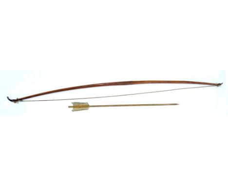 A LATE 19TH CENTURY ARCHER'S BOW WITH HORN TIPS, 186CM L AND AN ARROW