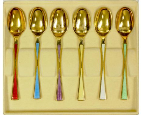 A SET OF SIX NORWEGIAN SILVER GILT AND HARLEQUIN GUILLOCHE ENAMEL COFFEE SPOONS BY T MARTHINSEN, 1OZ 10DWTS