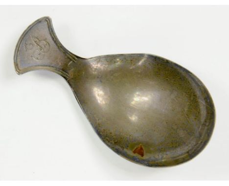 A GEORGE III SILVER CADDY SPOON, MAKER IL, LONDON 1802, 4.7 DWTS