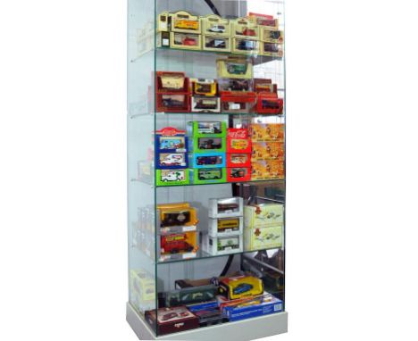 A COLLECTION OF MATCHBOX MODELS OF YESTERYEAR, LLEDO DAYS GONE AND SIMILAR DIECAST VINTAGE VEHICLES, INCLUDING DELIVERY VANS 