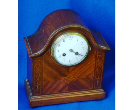 An early 20th Century mahogany cased eight day Mantel Clock white enamel dial with Roman numerals flanked by chequer and boxw