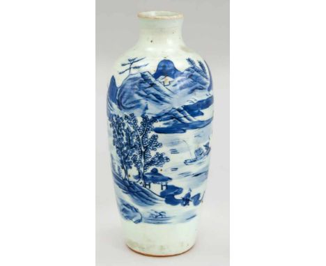 Vase mit Landschaftsdarstellung und Kalligrafie, China, 19. Jh., Dekor in Kobaltblau (Unterglasur). Glasur auf dem Lippenrand