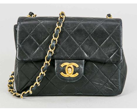 Vintage Chanel Mini Flap Bag, schwarzes Leder mit Stepmuster. Schließe defekt (öffnet nicht), leichte Gebrauchsspuren, ca. 15
