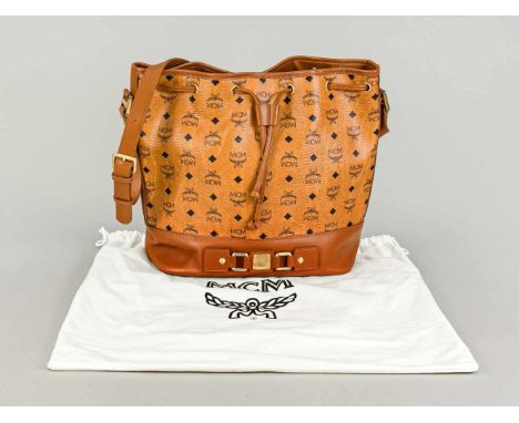 MCM Bucket Bag, hellbraunes Leder mit Logorapport. Schulterriemen, mit Staubbeutel. Minimale Lagerspuren, ca. 33 x 35 cmMCM B