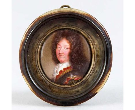 Französischer Miniaturmaler um 1700, Portrait des frz. Königs Louis XIV., ovale Emailleminiatur, unsign., in gedrechseltem Ho