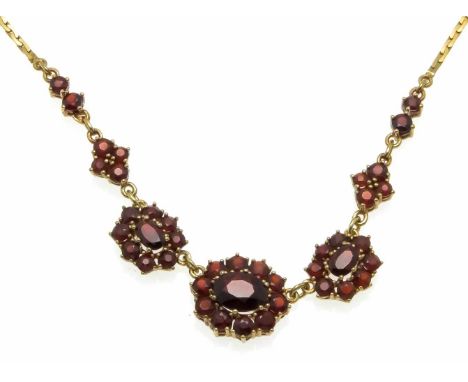 Granat-Collier GG 333/000 mit oval und rund fac. Granaten 9 - 3 mm, Federring, L. 42,5 cm, 11,1 gGarnet necklace GG 333/000 w