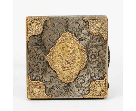 Quadratisches Etui, um 1900, Silber 800/000 tlw. vergoldet, Innenvergoldung, glatte Form, Wandung mit reichem, ornamentalen G