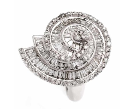 Brillant-Ring WG 750/000 mit 77 Diamant-Baguettes, zus. 1,69 ct und 55 Brillanten, zus. 0,53 ct W/VS-SI, RG 56, 8,5 gBrillian