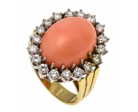 Korallen-Brillant-Ring GG/WG 585/000 mit einem ovalen Engelshautkoralle-Cabochon 16 x 12 mm und 18 Brillanten, zus. 1,0 ct TW