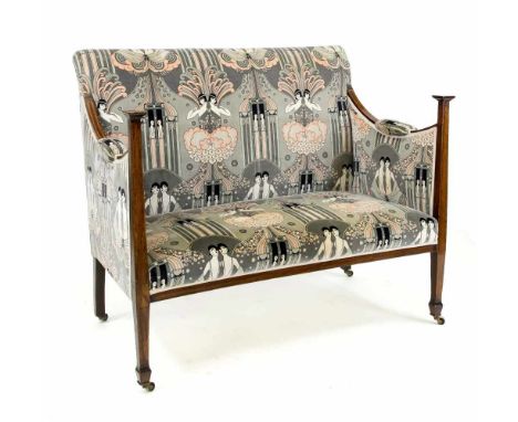 Englische Jugendstil-Sitzbank um 1900, Mahagoni massiv und furniert mit Bandintarsien, Gestell auf Rollenfüßchen, interessant
