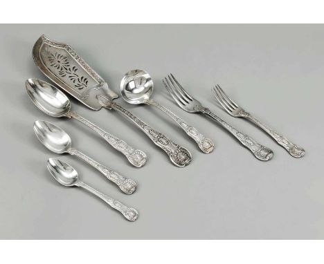 53 Teile Tafelbesteck, England, 1813/1817, MZ: Paul Storr, London, Sterlingsilber 925/000, mit reichem Reliefdekor, ornamenta