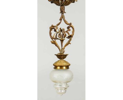 Historismus Deckenlampe, Ende 19. Jh., Gelbguss, patiniert. Ornamentierter Schaft mit kleinem Blumenstrauß, partiell geätzter
