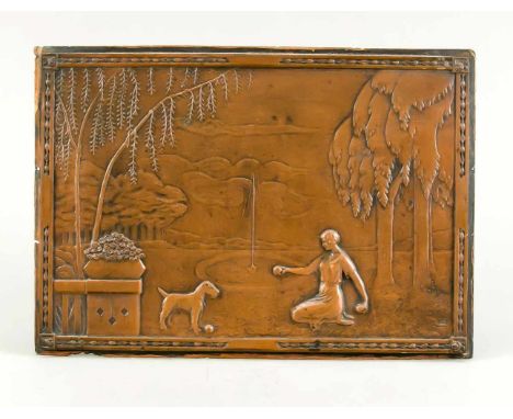 Monogrammist LB., Anfang 20. Jh., Parklandschaft mit junger Frau, die mit einem Hund spielt, Kupferrelief, braun patiniert, u