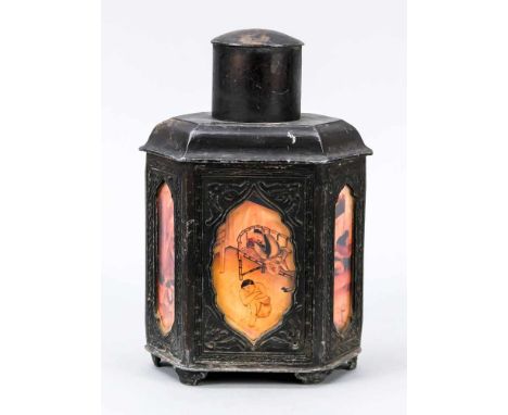 Teedose, China, Ende 19. Jh. Zinn, Elfenbeinplatten polychrom staffiert mit figürlichen Szenen, hinter Glas. Zinnguss mit pas