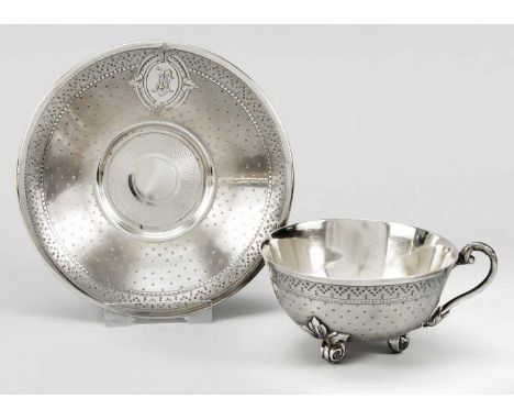Teetasse mit Untertasse, Frankreich, um 1900, MZ: JB, Silber 950/000, Tasse auf 3 Volutenfüßen, Wandung jeweils mit ornamenta