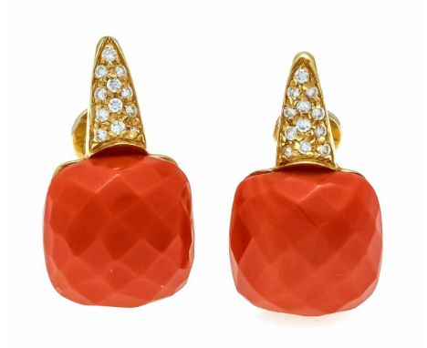 Korallen-Clipohrstecker GG 750/000 mit 2 fac. Korallecabochons 12,6 mm, helles Orangerot, und 24 Brillanten, zus. 0,12 ct TW/