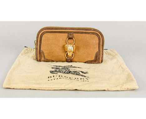 Burberry Clutch in Jäger(innen) Optik, hellbraunes und dunkelbraunes Wildleder, große Hundekopf-Applikation. Miot Staubbeutel