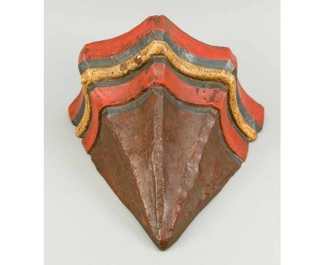 Konsole in Schirmform, 18./19. Jh., Lindenholz, polychrom staffiert, leicht ber. &amp; best., H. 43 cmConsole in the shape of