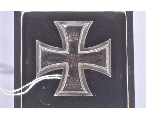 A WWI FIRST CLASS IRON CROSS, this has the date to the front 1914, and has a magnetic core, the silvering around the frame is