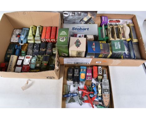 A QUANTITY OF BOXED AND UNBOXED DIECAST VEHICLES, unboxed assorted playworn models, to include Dinky, Corgi, Matchbox, Britai