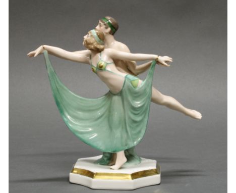 Porzellanfigur, "Art Deco Tanzpaar", Etikett Sitzendorf, 20. Jh., polychrom und goldstaffiert, 19 cm hoch