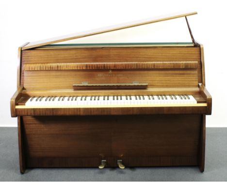 Klavier, Steinway &amp;amp; Sons Hamburg, um 1960, Modell F-104, Mahagoni horizontal gemasert, Nr. 395723, 104 x 148 x 56 cm,