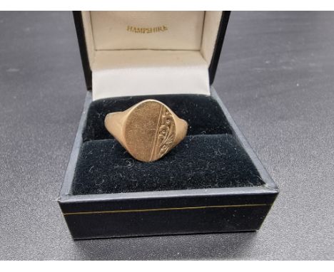 A 9ct gold signet type ring, size R 1/2, 3.3g. 