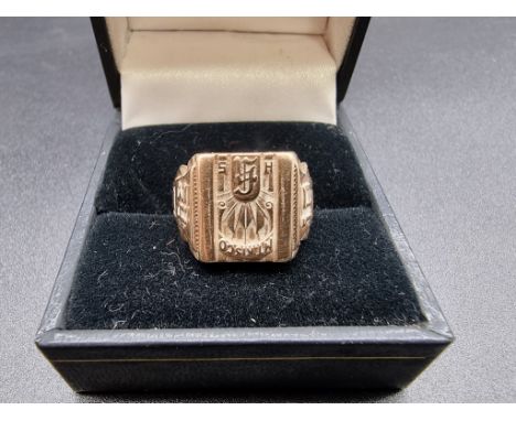 An American signet ring, decorated Mount Kisco crest and dated 1934, stamped 10K, size N. 