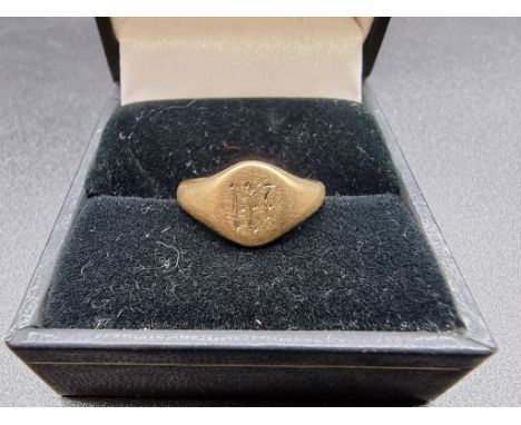 An 18ct gold signet ring, engraved initials, size J, 3.8g. 