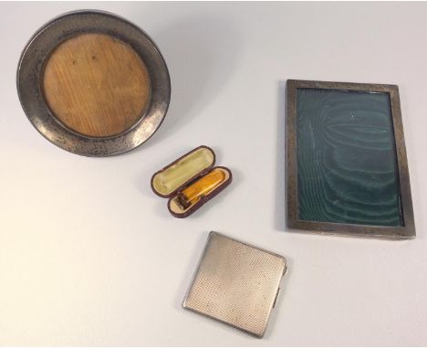 SILVER ENGINE TURNED POWDER COMPACT, LONDON 1946, 76.7 GRAMS NET, EDWARDIAN SILVER RECTANGULAR PHOTOGRAPH FRAME, BY C &amp; G