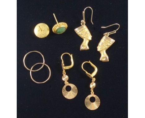 PAIR OF CHINESE YELLOW METAL EAR STUDS, EACH SET CIRCULAR CABOUCHON JADE, PAIR OF STAR CUT PENDANT EARRINGS, PAIR OF EGYPTIAN