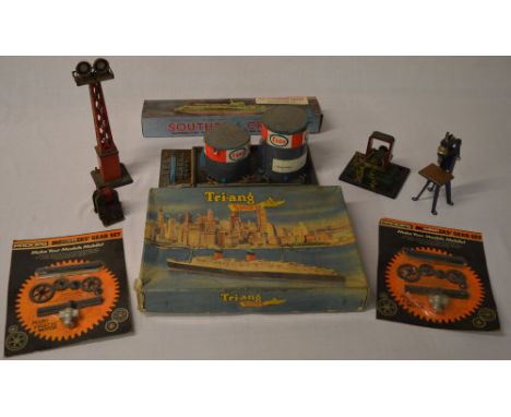 TriAng Minic RMS Queen Elizabeth ships set, scale model of the SS Southern Cross construction kit etc