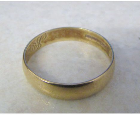 18ct gold band ring size R weight 3 g