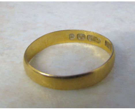 22ct gold band ring weight 1.7 g size L