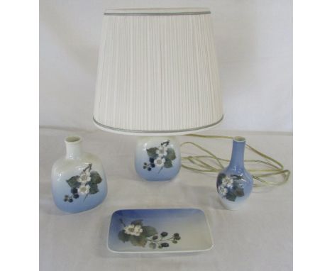 4 pieces of Royal Copenhagen pattern no 288 flowers and blackberries inc table lamp, vase and pin tray