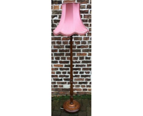 Standard lamp with reeded turned column & shade