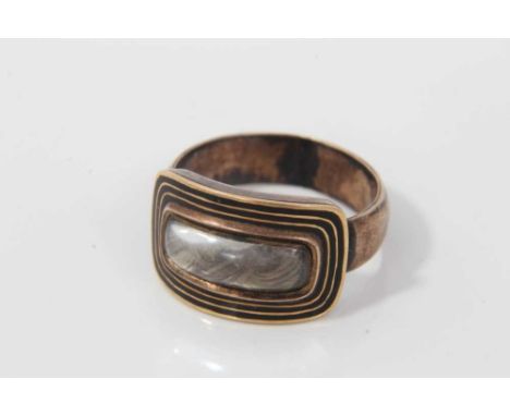 Georgian yellow metal mourning ring with glazed compartment containing plaited hair with black enamel border and engraved ins