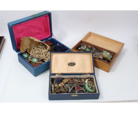 Group vintage costume jewellery and bijouterie paste set brooches, beads and jewellery parts 