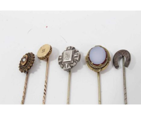 Five Victorian stick pins to include two yellow metal, two white metal and an oval hard stone 