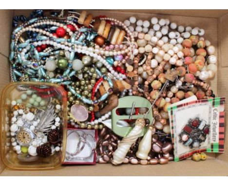 Vintage costume jewellery and bijouterie including Victorian jet-style bead necklace, vintage paste set brooches, bead neckla