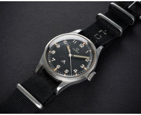 A RARE GENTLEMAN'S STAINLESS STEEL BRITISH MILITARY OMEGA RAF PILOTS WRIST WATCH DATED 1953, REF. 2777-1 SC WITH ORIGINAL "TH