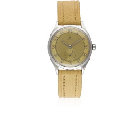 A GENTLEMAN'S STAINLESS STEEL OMEGA AUTOMATIC WRIST WATCH CIRCA 1952, REF. 2374/3 WITH "HONEY" PATINA DIALMovement: 17J, "bum