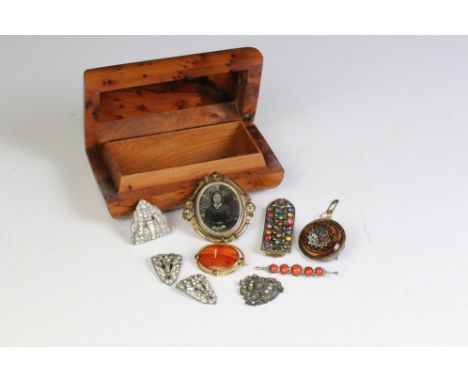 A small collection of vintage costume jewellery to include a mourning brooch contained within a wooden box. 