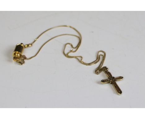 A fully hallmarked 9ct gold cross pendant on chain link necklace. 