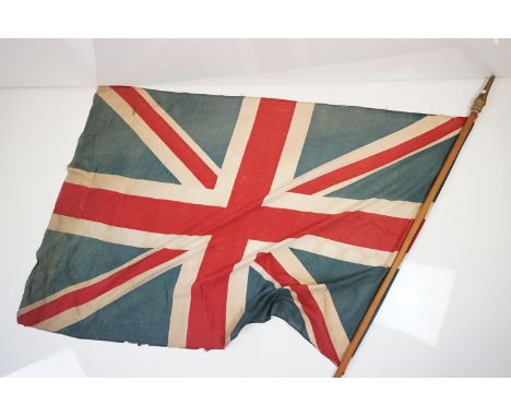 Vintage Union Jack Cloth Flag (measures approx 120cm x 84cm - excluding pole) 