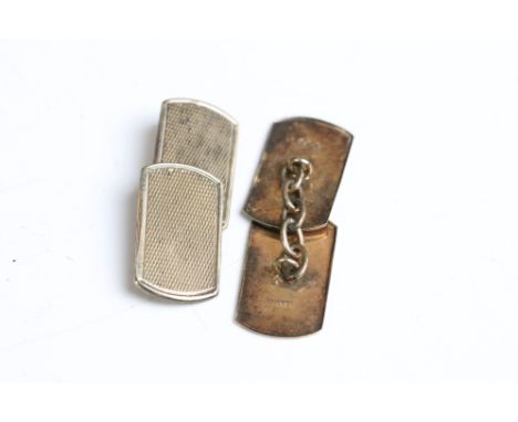 A pair of fully hallmarked 9ct gold gents cufflinks with engine turned decoration. 