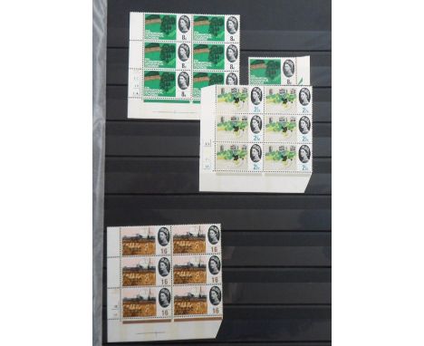 Stamps, GB QEII UM collection of commemorative cylinder and traffic light blocks 1953-1971 mainly in sets some with rarer cyl