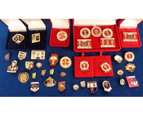 Football badges, a selection of 35+ enamel badges inc. Chelsea, Manchester Utd, Arsenal, Tottenham, Aston Villa, Leeds etc so