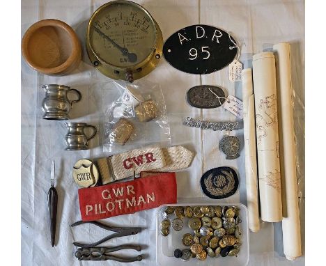Box of misc GWR ITEMS including a loco pressure gauge ('no of coaches'), 48 buttons (GWR and constituents), armbands includin