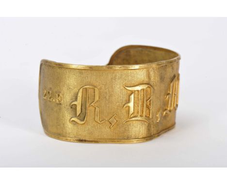 Commemorative bracelet of the entry of King D. Miguel I of Portugal in Lisbon, gilt metal, decoration en relief with the insc